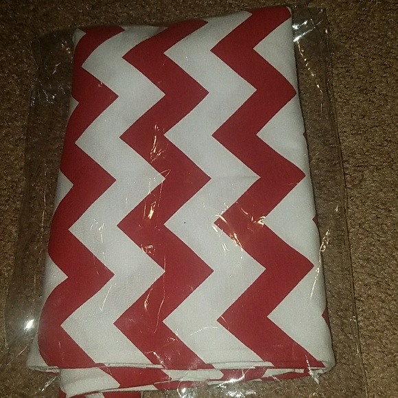 Red and white chevron halo scarf - Picture 3 of 4